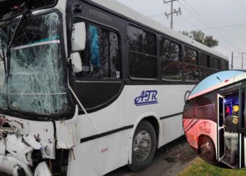 Colisión entre 2 camiones de personal deja varios pasajeros lesionados en Apodaca, NL