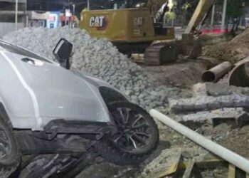 camioneta zanja avenida Reforma