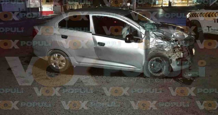 Conductor de Didi es arrastrado por autobús tras ignorar semáforo en Ciudad Victoria, Tamaulipas