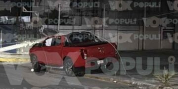 Conductor huye tras derribar poste eléctrico en Ciudad Victoria, Tamaulipas