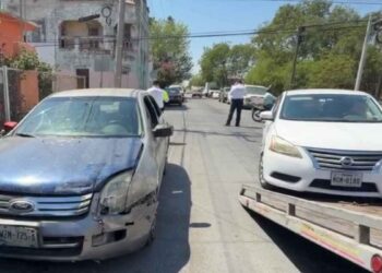 Dos vehículos choque Nuevo Laredo
