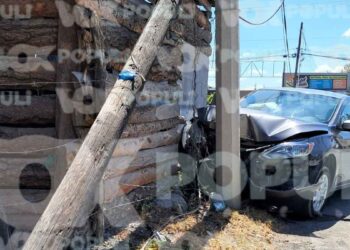 Conductora pierde el control, choca y derriba poste en el ejido El Olivo de Ciudad Victoria, Tamaulipas