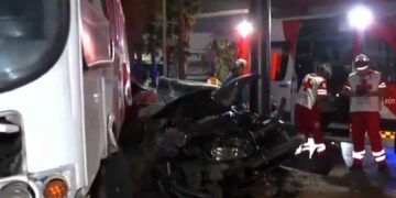 Conductora resulta lesionada tras fuerte accidente en Avenida Ruiz Cortines en Monterrey, NL