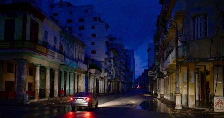 Cuba sufre apagón masivo nacional; investigan fallas en la red eléctrica