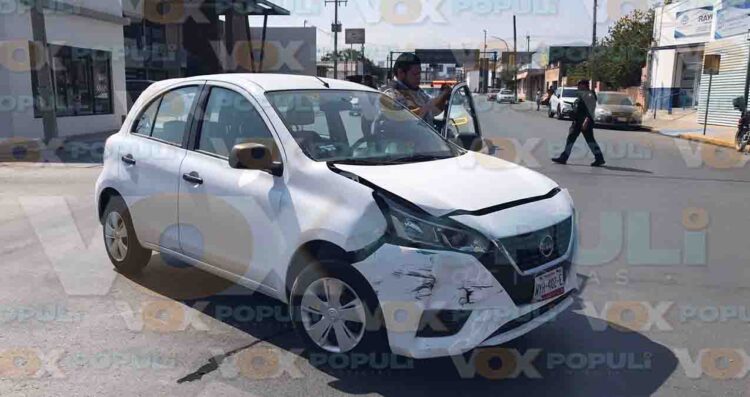 Descuido al volante provoca aparatoso choque en Ciudad Victoria, Tamaulipas