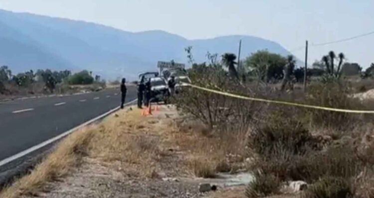Encuentran tres cuerpos con señales de violencia en carretera de Puebla