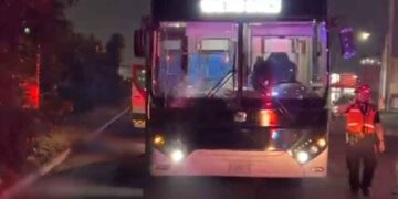 Fallece mujer al ser embestida por camión de Ecovía en avenida Lincoln en Monterrey, NL