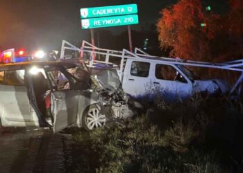 Fatal choque frontal en la carretera Cadereyta-Allende deja una mujer sin vida