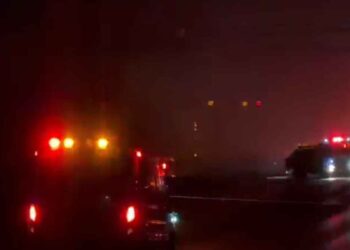 Fuerte incendio afecta a varios negocios en Juárez, Nuevo León