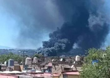 Fuerte incendio consume predio en Huehuetoca, Estado de México