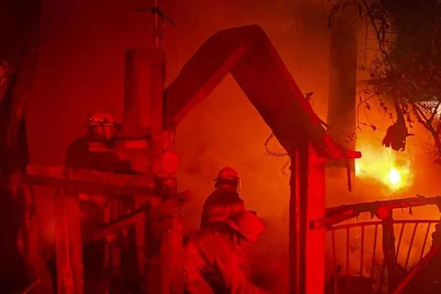 Fuerte incendio consume tejaban en Guadalupe, Nuevo León
