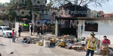 Fuerte incendio de vivienda moviliza a bomberos en Tampico, Tamaulipas