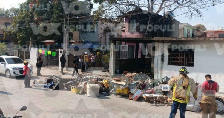 Fuerte incendio de vivienda moviliza a bomberos en Tampico, Tamaulipas
