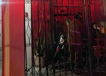 Fuerte incendio en vivienda deja a un hombre intoxicado en Guadalupe, Nuevo León