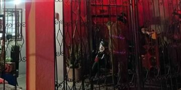 Fuerte incendio en vivienda deja a un hombre intoxicado en Guadalupe, Nuevo León