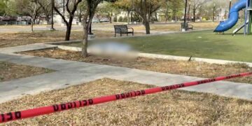 Hombre es encontrado sin vida en parque público en Santa Catarina, NL