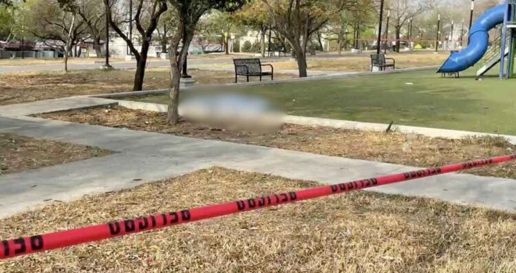 Hombre es encontrado sin vida en parque público en Santa Catarina, NL