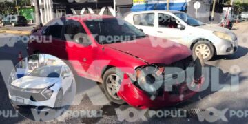 Imprudente conductora cruza avenida sin precaución y causa accidente vial en Ciudad Victoria, Tamaulipas