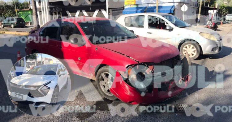 Imprudente conductora cruza avenida sin precaución y causa accidente vial en Ciudad Victoria, Tamaulipas