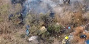 Incendio en pastizal moviliza a bomberos en Monterrey, Nuevo León