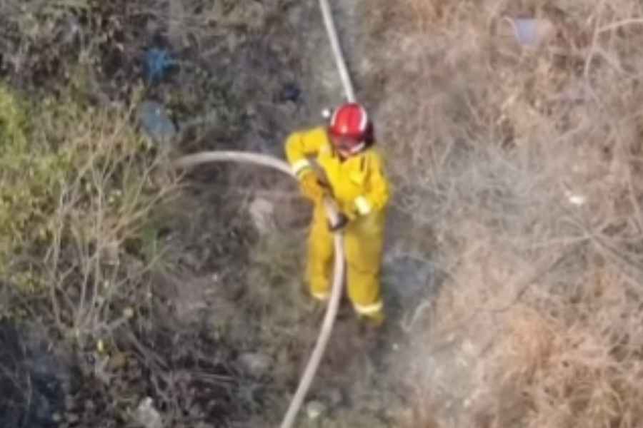 Incendio en pastizal moviliza a bomberos en Monterrey, Nuevo León