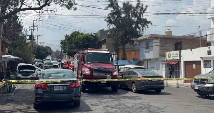 Incendio en vivienda deja una mujer sin vida y un menor intoxicado en Ciudad de México