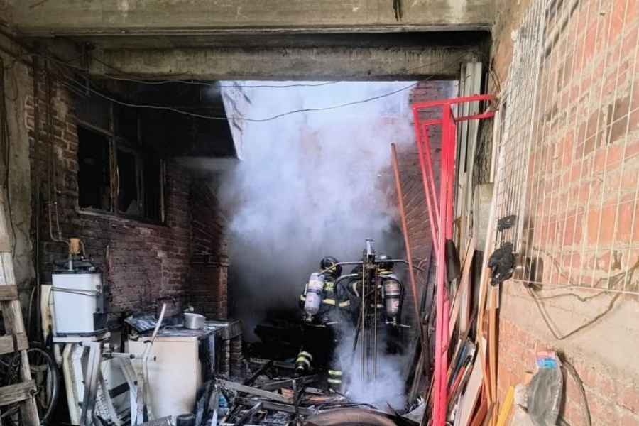 Incendio en vivienda deja una mujer sin vida y un menor intoxicado en Ciudad de México