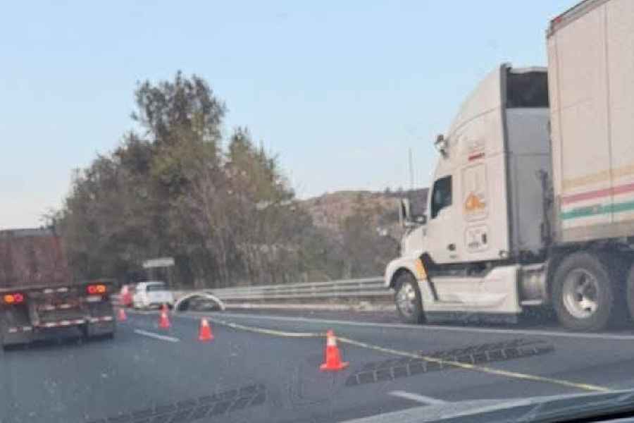 Intento de asalto deja conductor de tráiler muerto en autopista de Naucalpan, Estado de México