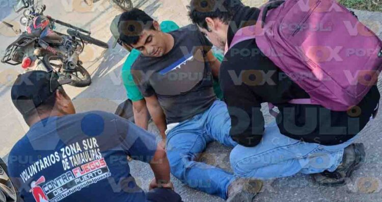 Joven motociclista resulta lesionado tras chocar contra camioneta en Tampico, Tamaulipas