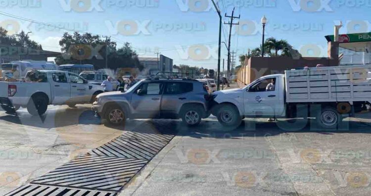 Joven mujer provoca choque múltiple en Altamira, Tamaulipas