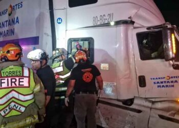 Joven trailero queda herido tras fuerte choque en Santa Catarina, NL