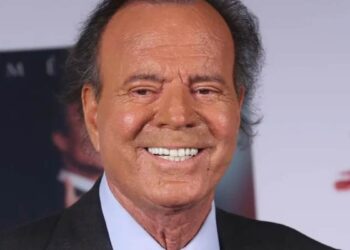 Julio Iglesias demanda a medio digital tras supuesto “montaje periodístico