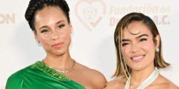 Karol G cumple un sueño al cantar con Alicia Keys