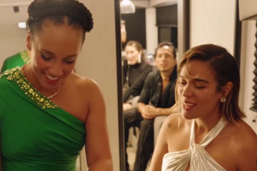 Karol G cumple un sueño al cantar con Alicia Keys
