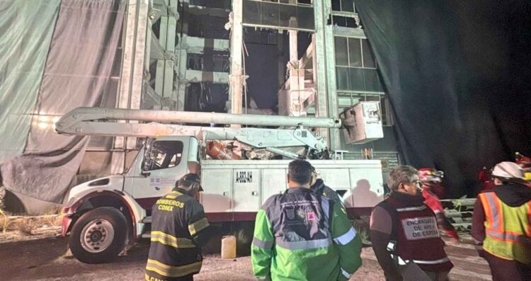 Localizan cuerpo del segundo trabajador que quedó atrapado tras derrumbe de edificio en la Calzada San Antonio Abad en la CDMX