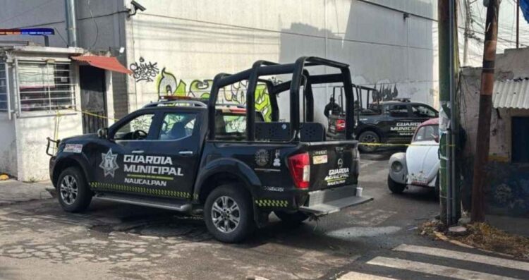 Hallan cuerpo sin vida frente a caseta policial en Naucalpan, Estado de México