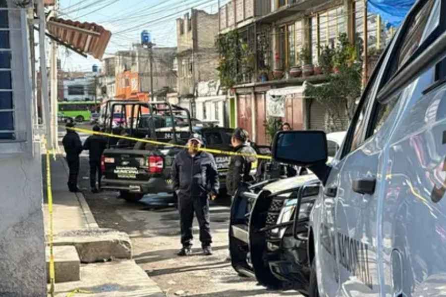 Localizan cuerpo sin vida frente a caseta policial en Naucalpan, Estado de México