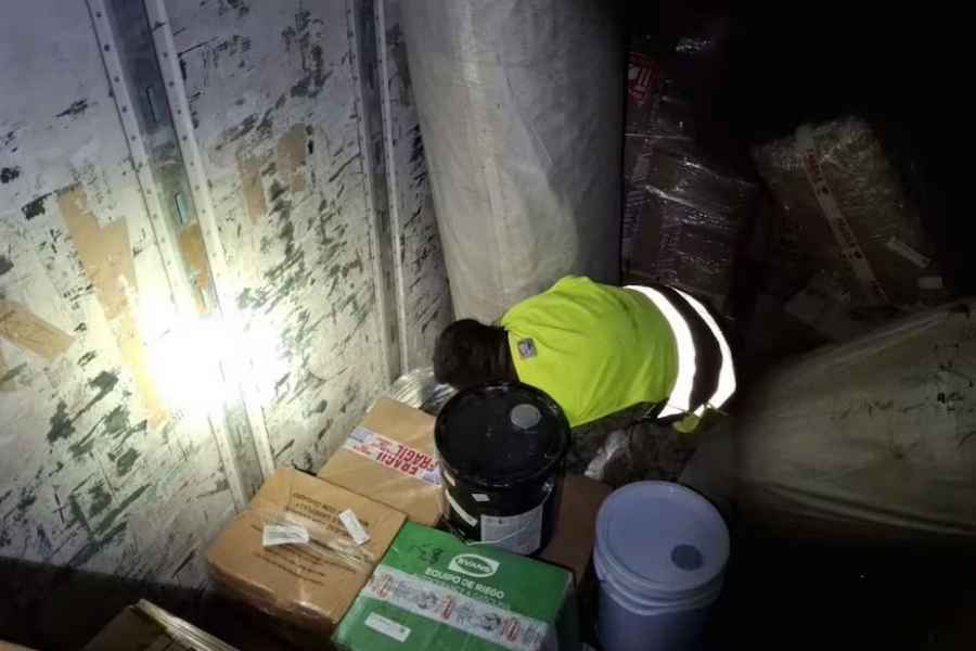 Marina asegura 100 litros de precursor químico en Topolobampo, Sinaloa