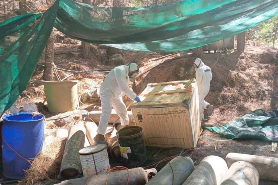 Marina inhabilita laboratorio clandestino con más de 600 kilos de metanfetamina en Sinaloa
