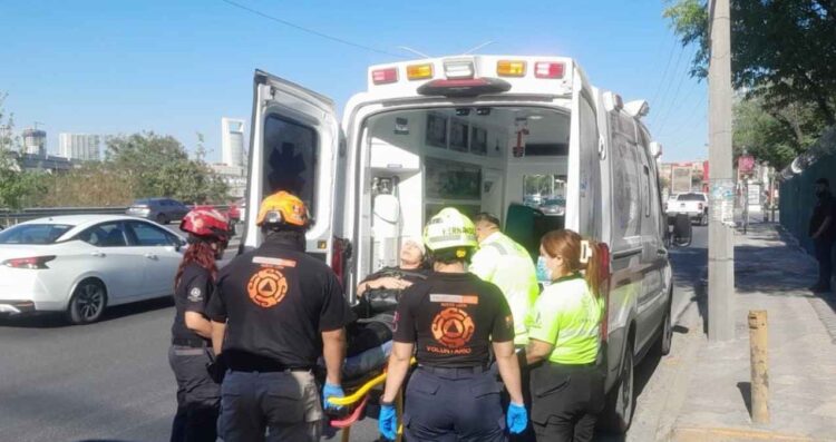 Mujer caída en Monterrey