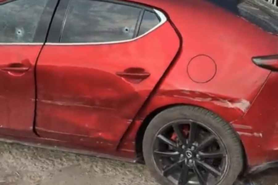 Mujer desata ataque a balazos contra vehículo en el Estado de México