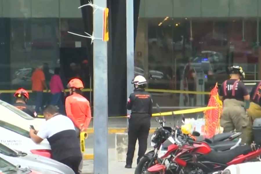 Mujer fallece tras caer del tercer piso en plaza comercial de Guadalupe, NL