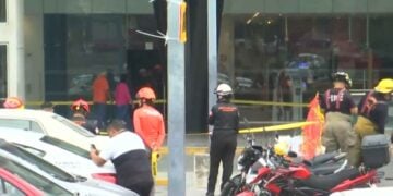Mujer fallece tras caer del tercer piso en plaza comercial de Guadalupe, NL