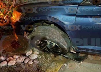 Parrandero destroza su vehículo y huye del lugar en Mante, Tamaulipas
