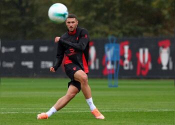 Santiago Giménez regresa al Milan