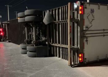 volcadura tráiler Segundo Anillo Periférico