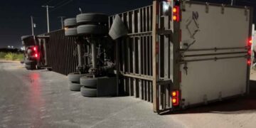 volcadura tráiler Segundo Anillo Periférico
