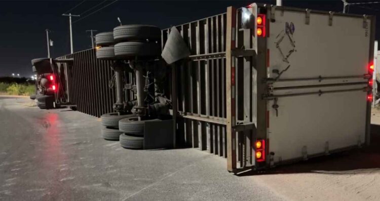 volcadura tráiler Segundo Anillo Periférico