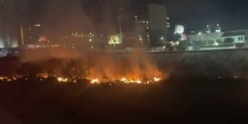 fuerte incendio Río Santa Catarina