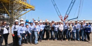 Sheinbaum y gobernadores verifican nuevas plataformas petroleras en Veracruz